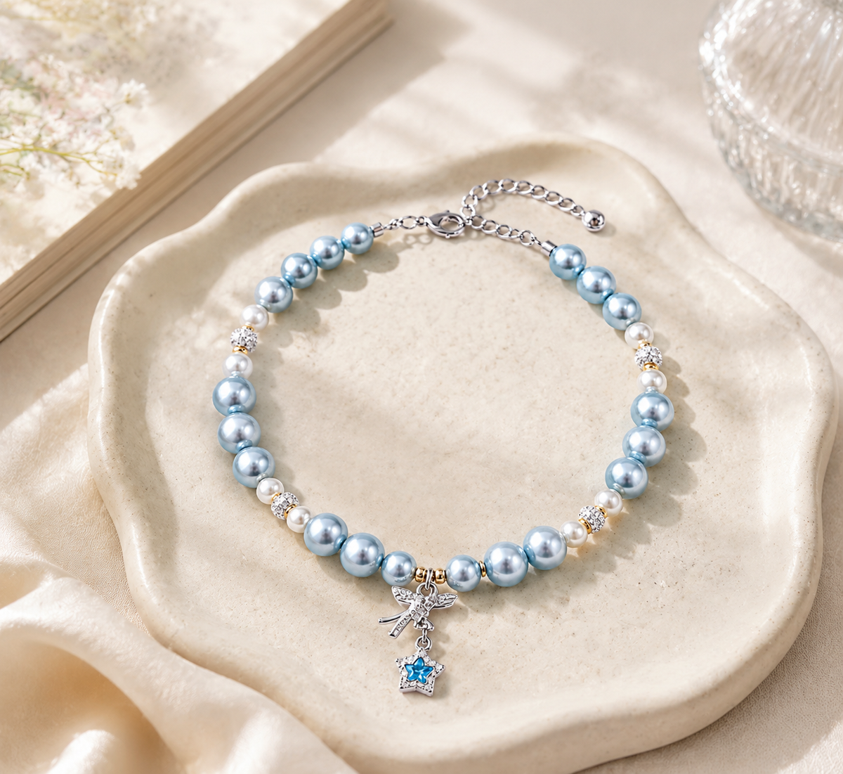 Elegant blue dog necklace with pearl-effect beads, adjustable chain and star pendant