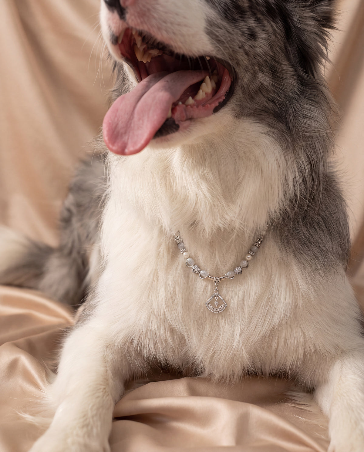 Lavender-blue and white pearl-effect pet necklace with crystal spacers and fan-shaped pendant