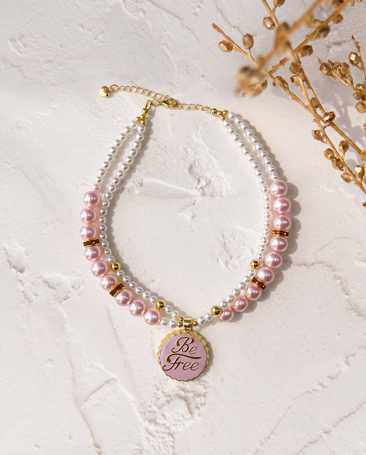 Rose Breeze pink and ivory pearl-effect dog necklace with gold-tone Be Free pendant